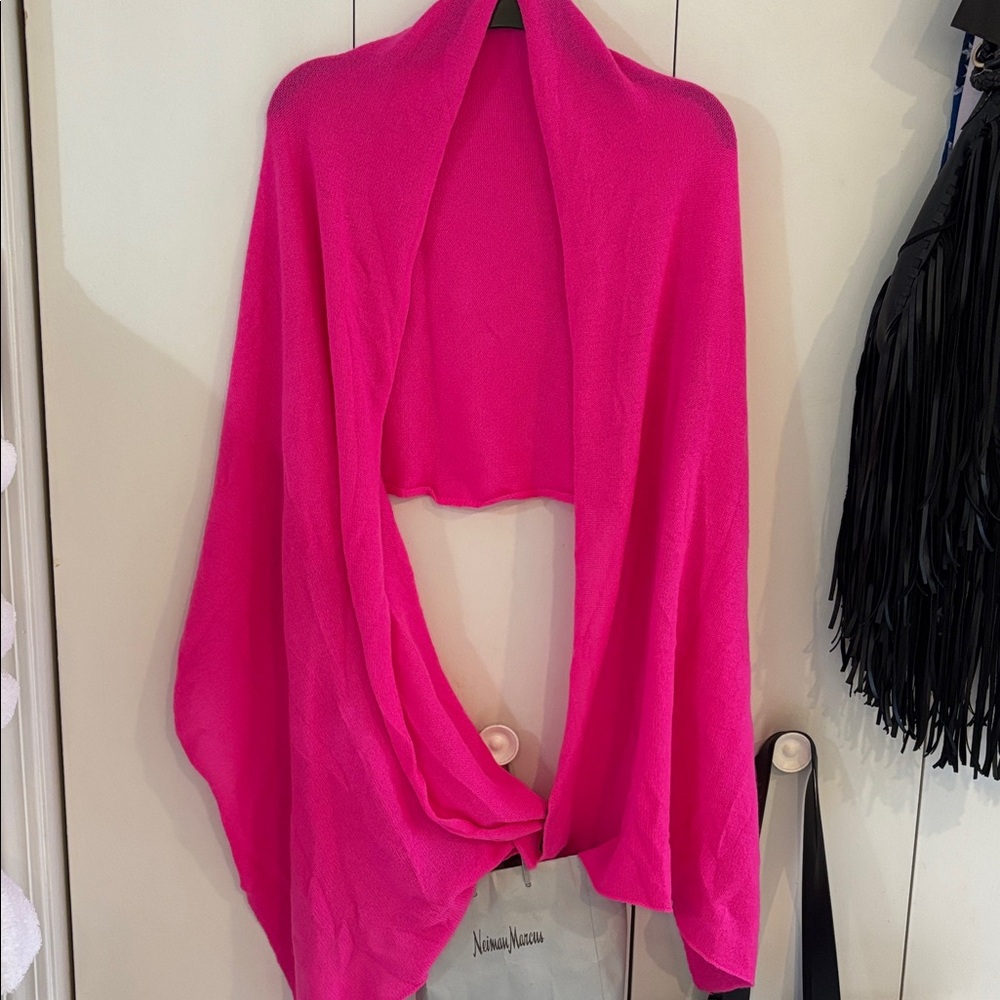 100% Cashmere Featherweight Atomic Pink Wrap